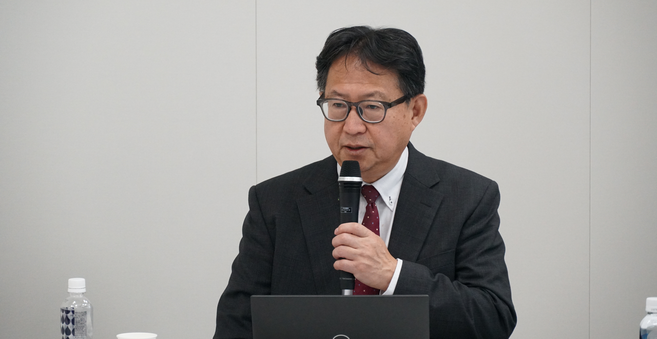 JICグループは10月29日、慶應義塾大学大学院講師で社会的インパクト測定に関する研究実績があり、研修や講演実績の豊富な岩本隆氏を迎え、グループ全役職員を対象に、第2回ESGセミナーを開催しました。JICは2023年に国連責任投資原則（PRI）に署名し、ESG方針を策定しています。本セミナーでは、ESGを軸としたインパクト投資をはじめ、長期的な視点が求められる分野への投資の重要性について理解を深めました。